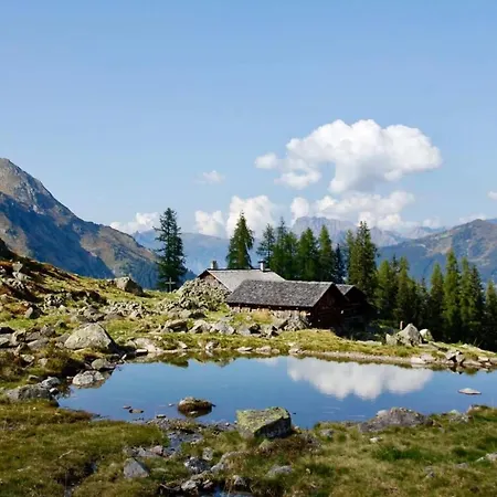 Loretz Luzia Apartment *